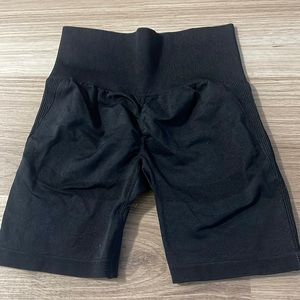 Seamless contour booty scrunch butt lift shorts
